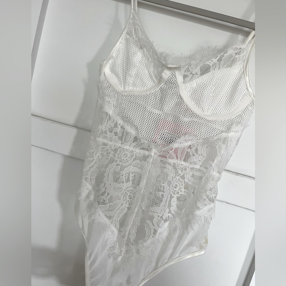 SHOWPO white lace bodysuit